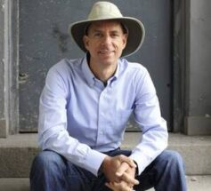 Джон Стрелекі Джон Стрелекі