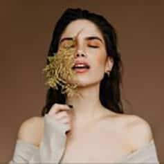 Аделіна Янг Аделіна Янг