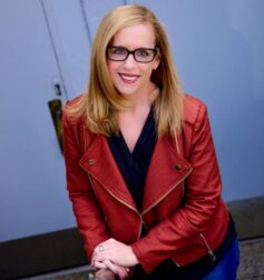 Карен М. Мак-Манус Карен М. Мак-Манус