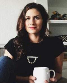 Едрієнн Янґ Едрієнн Янґ