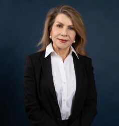 Кармен Рейнгарт Кармен Рейнгарт