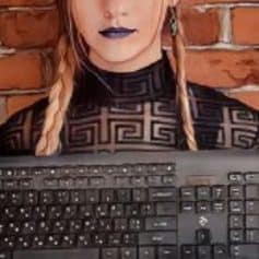 Лола Жива Лола Жива