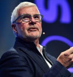 Стівен Ґандрі Стівен Ґандрі