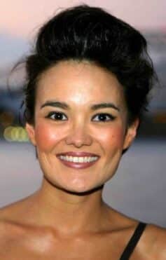 Юмі Стайнз Юмі Стайнз