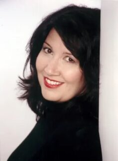 Джуліанна Маклін Джуліанна Маклін