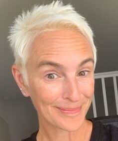 С. Дж. Тюдор С. Дж. Тюдор