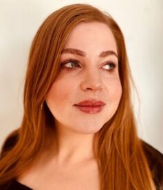 Вікторія Ллойд-Барлоу Вікторія Ллойд-Барлоу