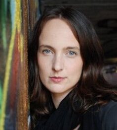 Дженніфер Бенкау Дженніфер Бенкау