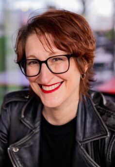 Джулі Мей Коен Джулі Мей Коен