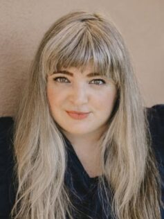 Кейтлін Дойл Кейтлін Дойл