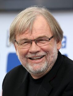 Юстейн Ґордер Юстейн Ґордер