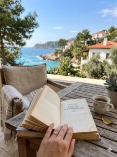Літературна географія: Чому книгомани все частіше обирають узбережжя Туреччини для життя та творчості